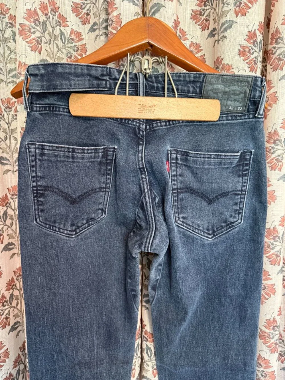 Levis men size